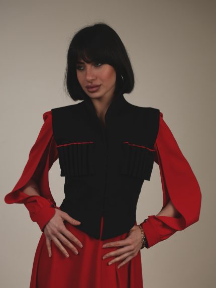 მოსასხამი და აბრეშუმის კაბა